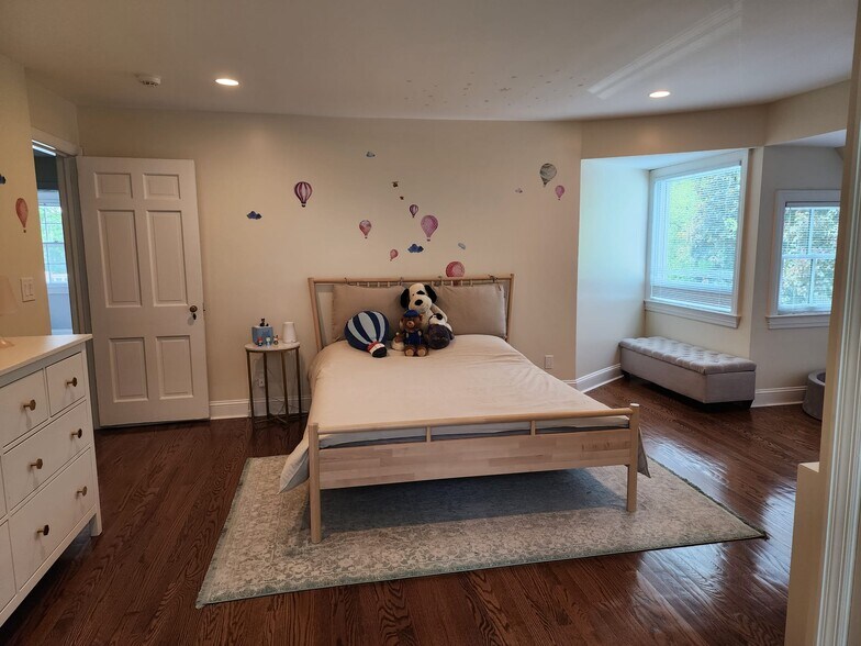 Bedroom 2 out of 4 - 18 Lincoln Ave