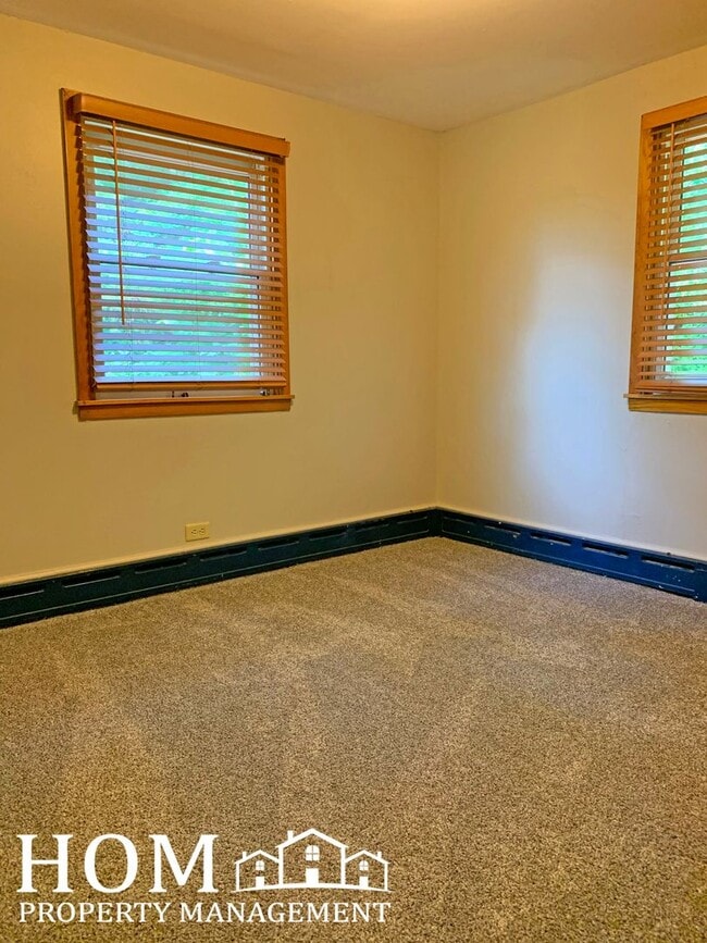 Building Photo - 4br/2ba Country House Available 7/1