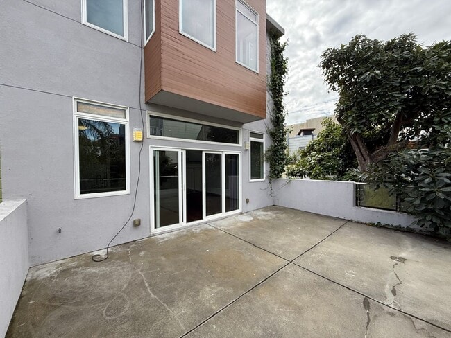 Building Photo - The contemporary residential unit townhouse