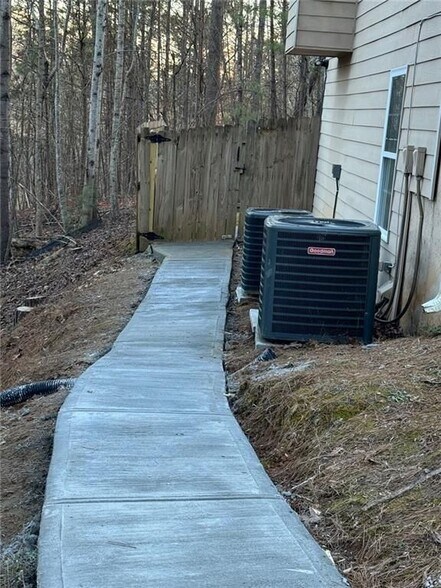 Building Photo - 6178 Stewart Ridge Walk