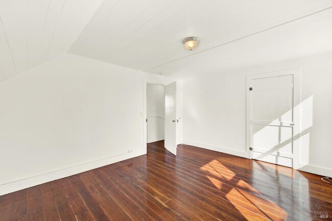 Building Photo - 520 Indian Aly