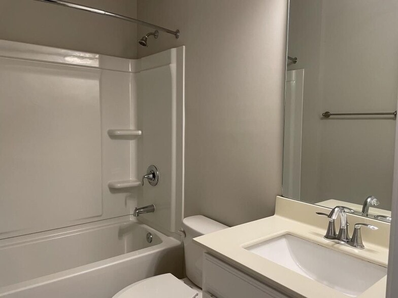 Building Photo - 2415 Matlin Way
