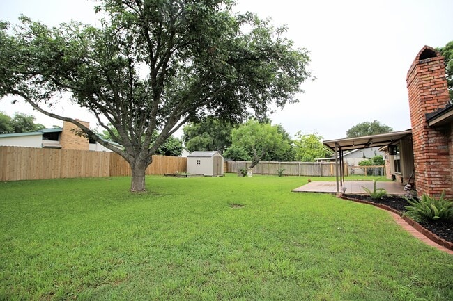 Building Photo - 3 BD 2 BA AVAILABLE JUNE!! NEAR LOOKOUT RD