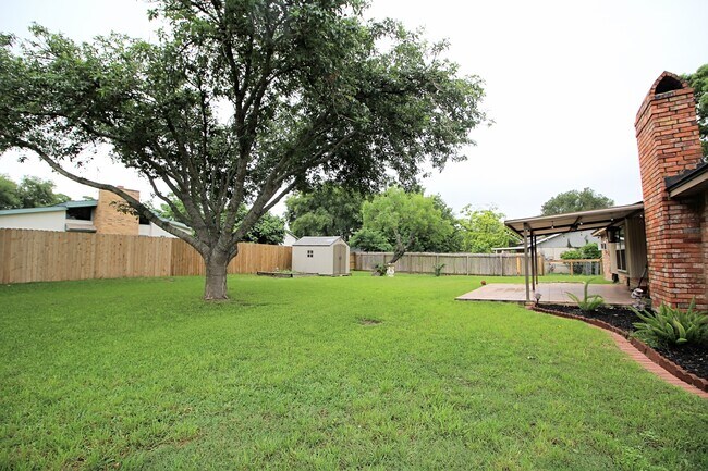 Building Photo - 3 BD 2 BA AVAILABLE NOW!! NEAR LOOKOUT RD