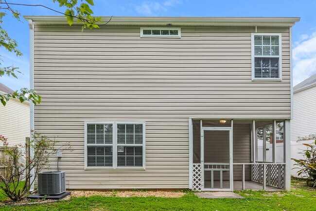 Building Photo - 310 Pieris Dr