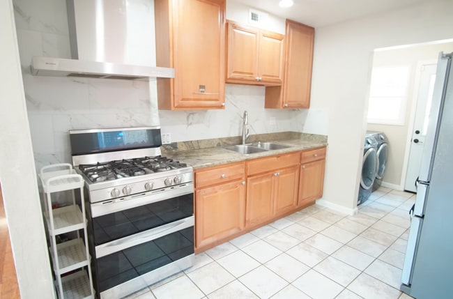 Building Photo - 18420 Crest Ave