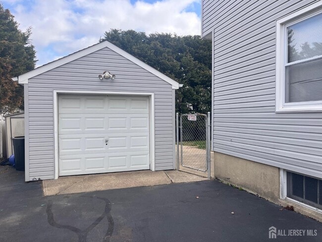 Building Photo - 12 Burlew Pl