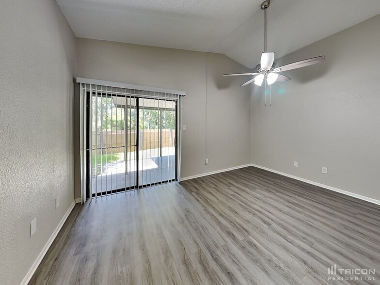 Building Photo - 860 N Lake Sterling Ct