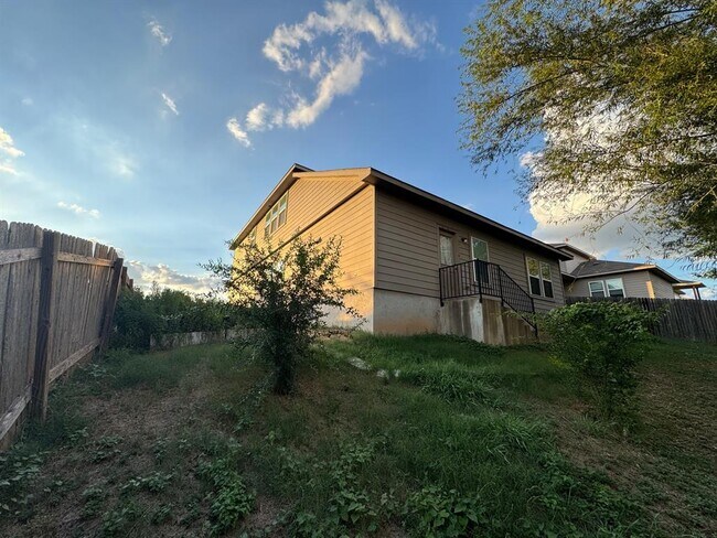 Building Photo - 117 Kemah Ln