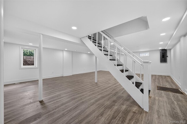 Building Photo - 121 Sheridan Ave