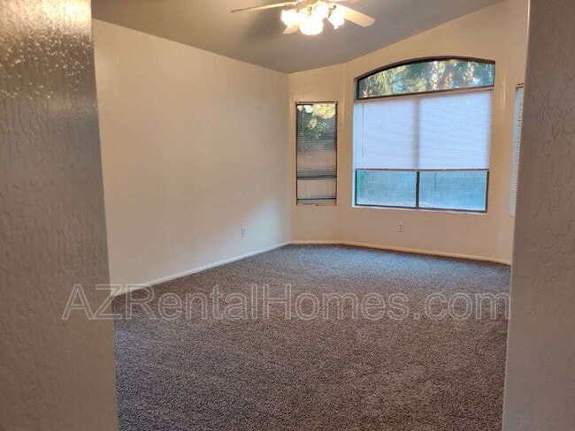 Building Photo - 493 E Cantebria Dr