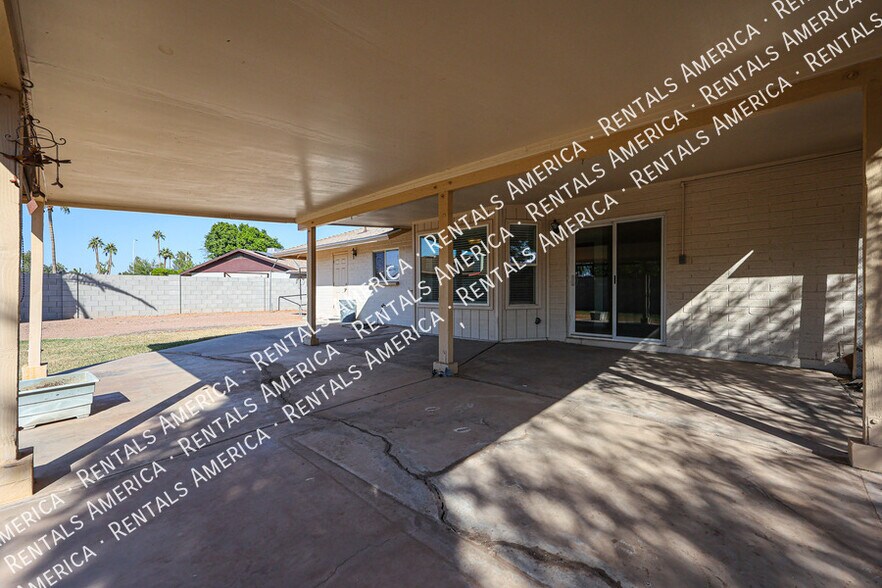 Building Photo - 710 W Alamo Dr