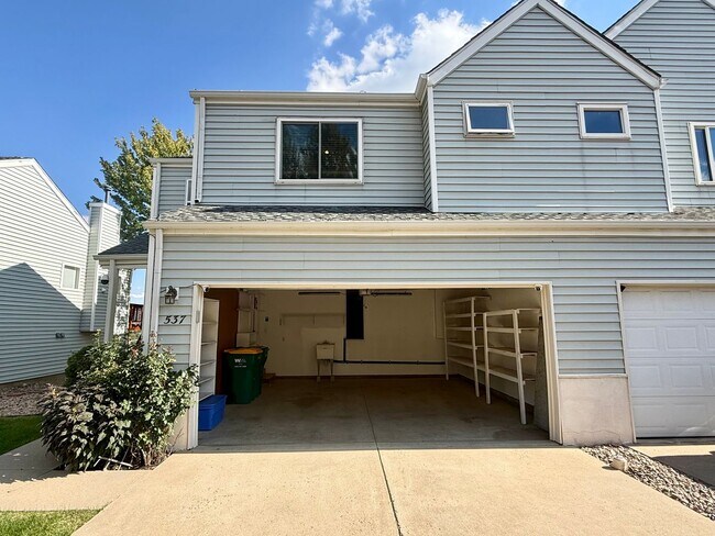 Building Photo - 537 Canyon View Dr