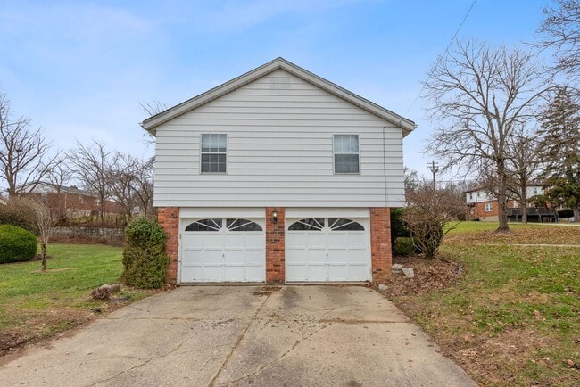 Building Photo - WESTWOOD - Spacious 3 bed 2.5 ba 2 car garage