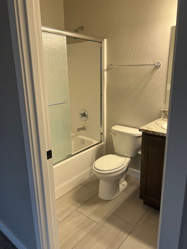 Building Photo - 2 Bedroom 2.5 Bath Townhome in desirable C...