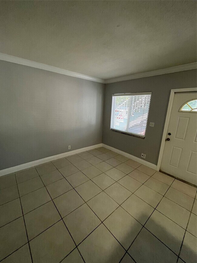 Building Photo - 1311 NE 18th St