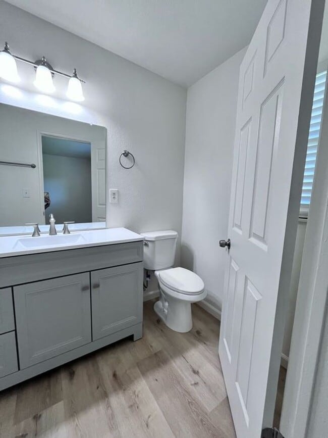 Building Photo - NEWLY RENOVATED South Redlands Home