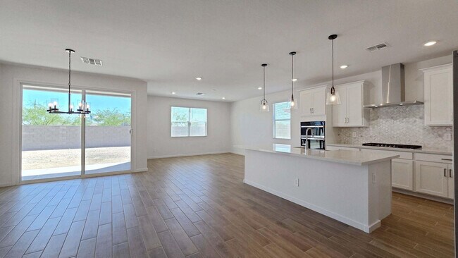 Building Photo - 17863 W Elm St