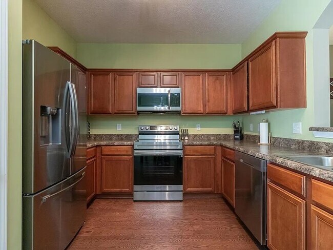 Building Photo - Beautiful 3BR TownHome