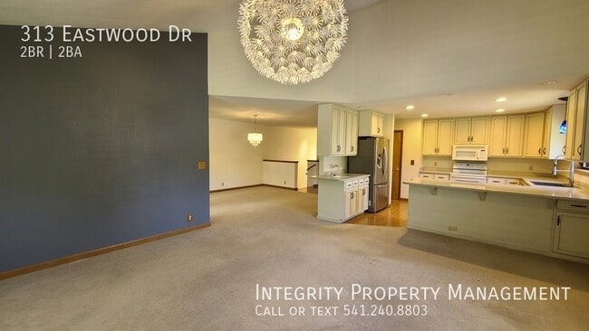Building Photo - 313 Eastwood Dr