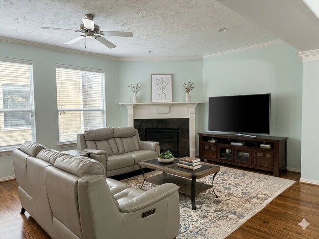 Building Photo - 3410 Skyline Village Dr