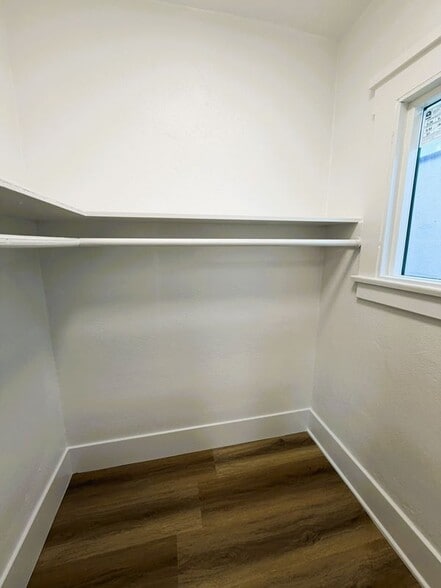 Building Photo - 1175 E Broadway