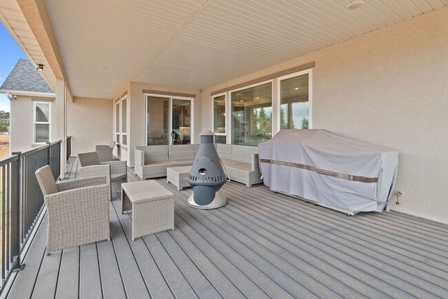 Building Photo - Elegant Residence on an Arce Lot
