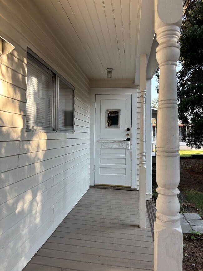 Building Photo - 516