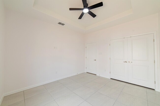 Building Photo - 154 Lagos Ave