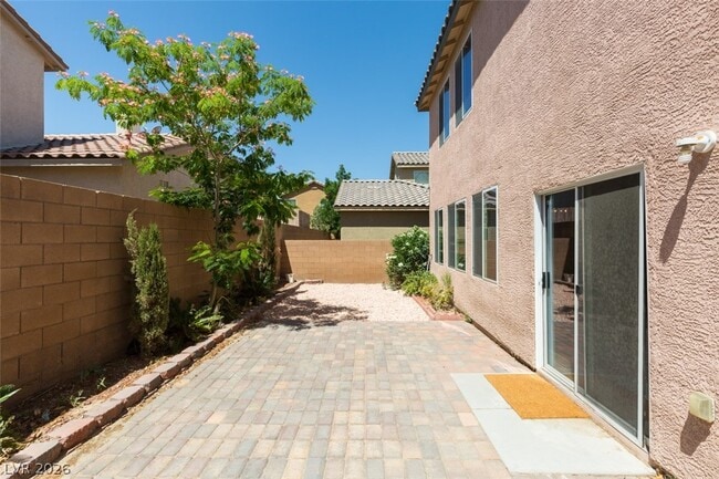 Building Photo - 3305 Umbria Gardens Ave