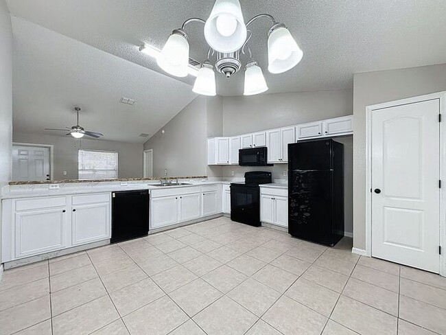 Building Photo - Charming 3-Bedroom Rental in Poinciana