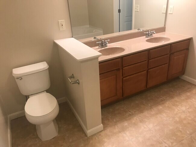 Building Photo - 313 Riverscape Ct