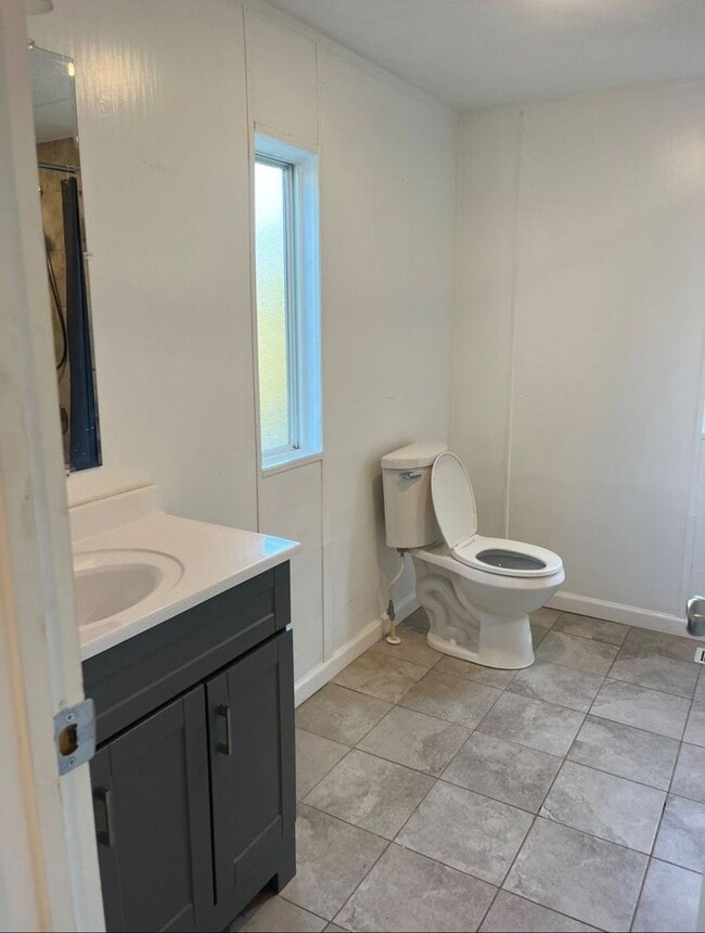 Building Photo - 60 Honey Bee Ln