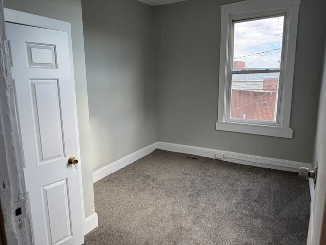 Building Photo - Beautiful 3 Bedroom Home with a Bonus Room in Lancaster City!