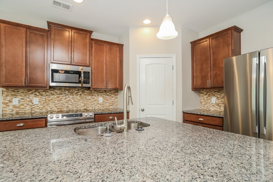 Building Photo - 194 Renford Rd