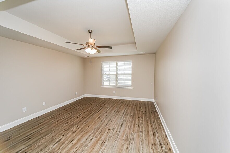 Building Photo - 3441 Sabra Ln