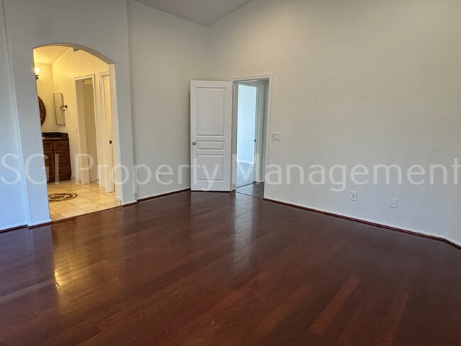 Building Photo - 2602 E Beautiful Ln