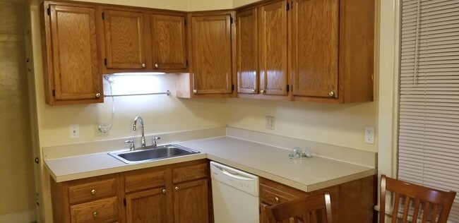 Building Photo - 544 N State St