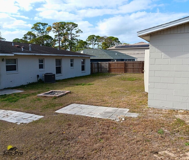 Building Photo - 2735 Fern Palm Dr