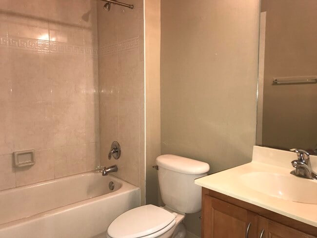 Building Photo - 990 Millbrae Ct