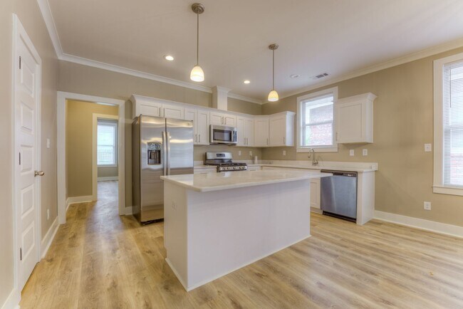Building Photo - Newer construction home within walking dis...