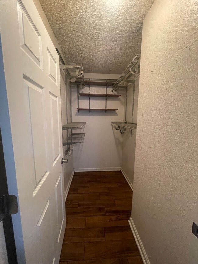 Building Photo - 2550 N Alafaya Trail