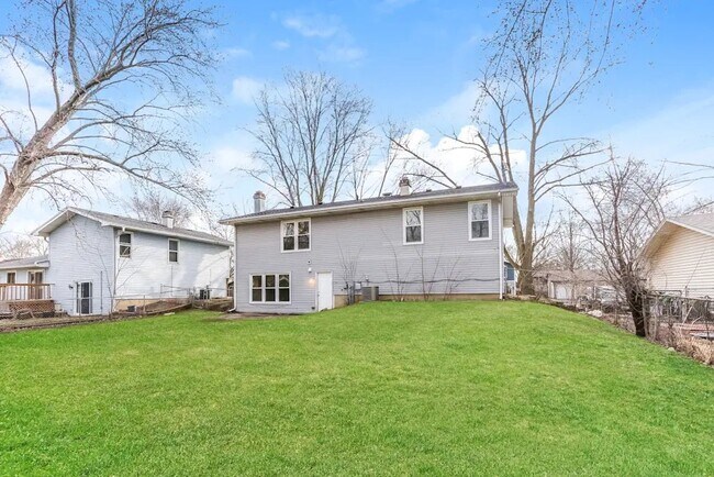 Building Photo - 136 Mayfield Dr