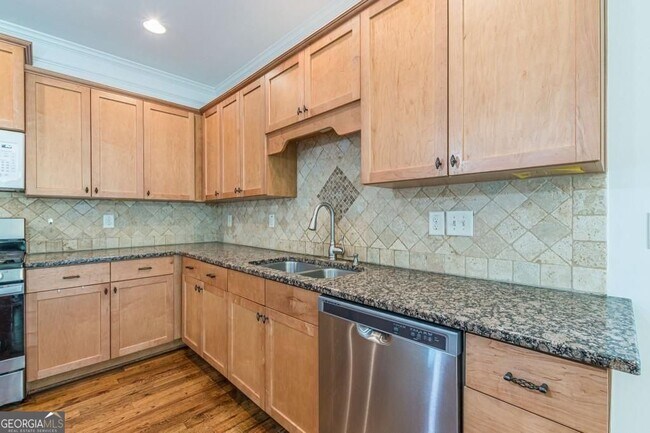 Building Photo - 1410 Eastland Rd SE