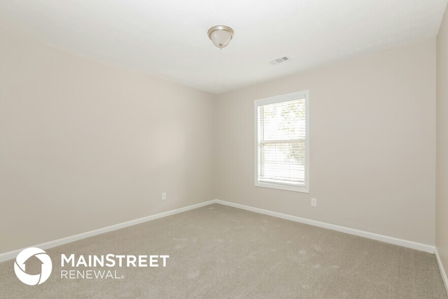 Building Photo - 1605 Summit View Way