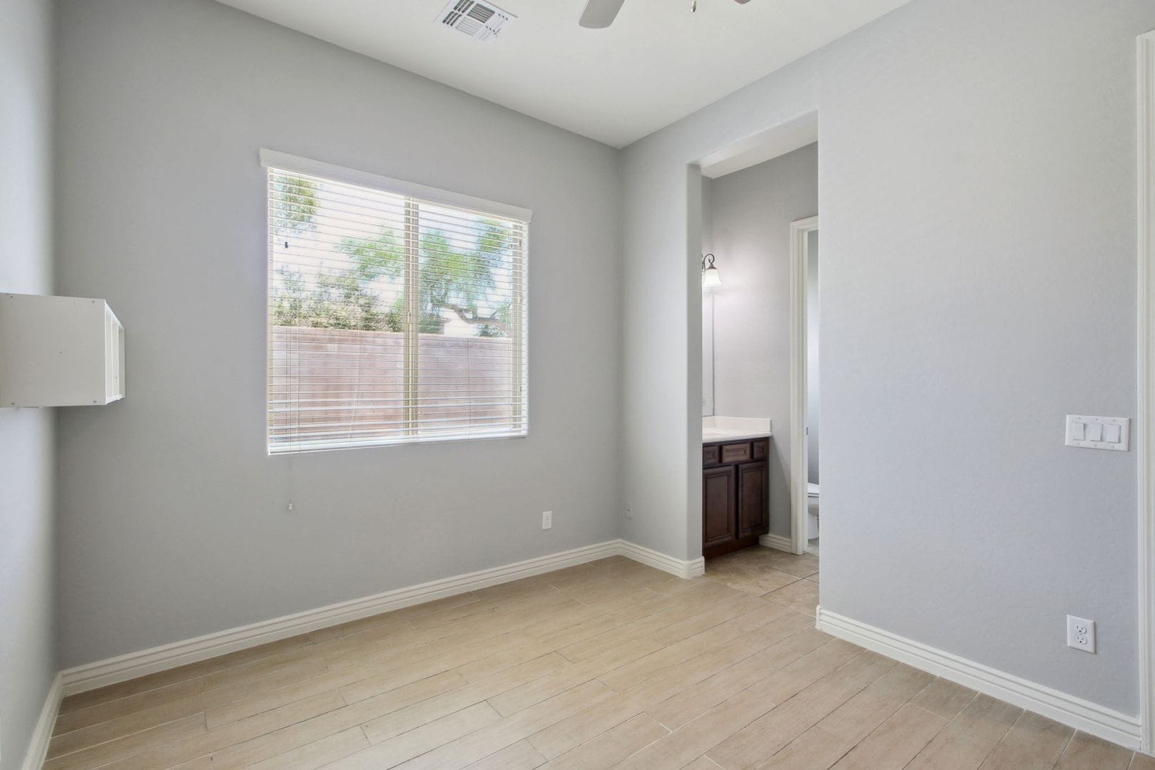 Building Photo - 7410 W Buckskin Trail