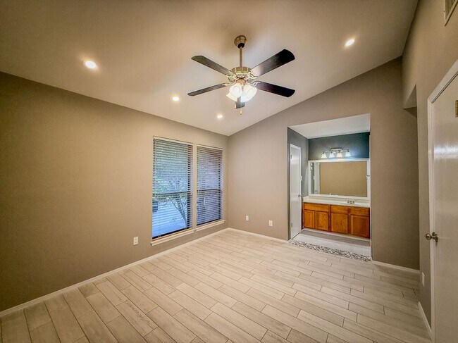 Building Photo - 3839 Dry Creek Dr