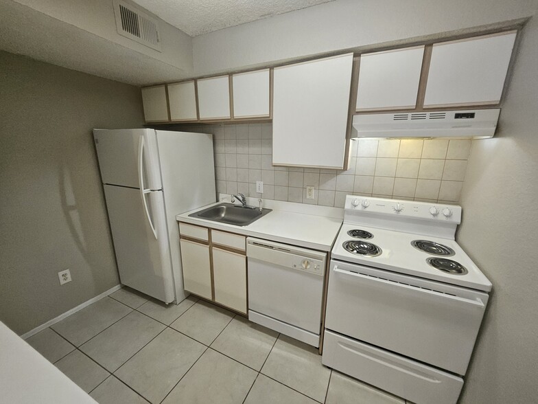 Building Photo - 2213 Grand Cayman Ct
