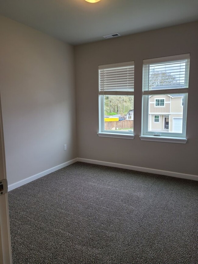 Building Photo - Yelm Creek Estates, 4 Bedroom, 2.75 Bathroom with Den