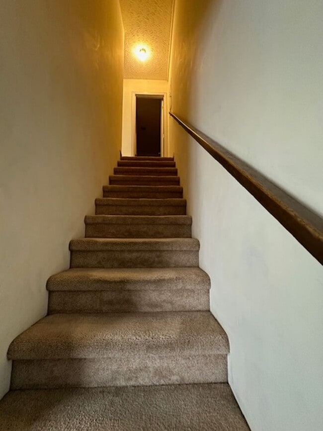 Building Photo - 2 Bedroom / 1.5 Bath Townhouse, Kingsport TN